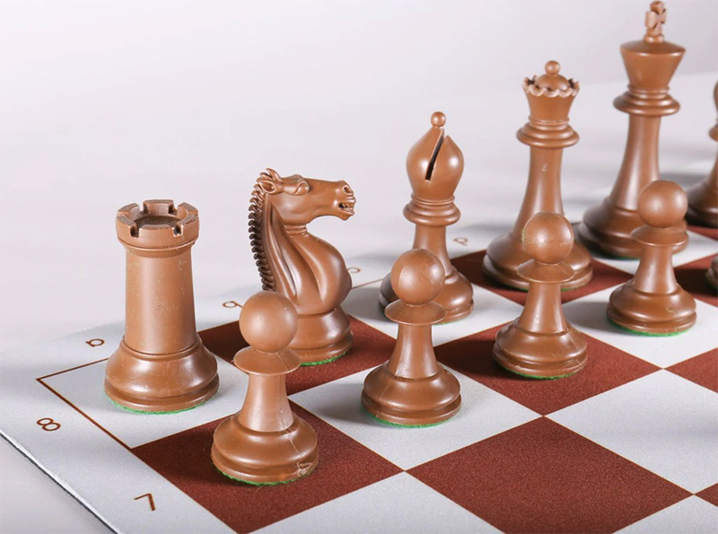 Craftsman Natural Wood Veneer Deluxe Chess Set 