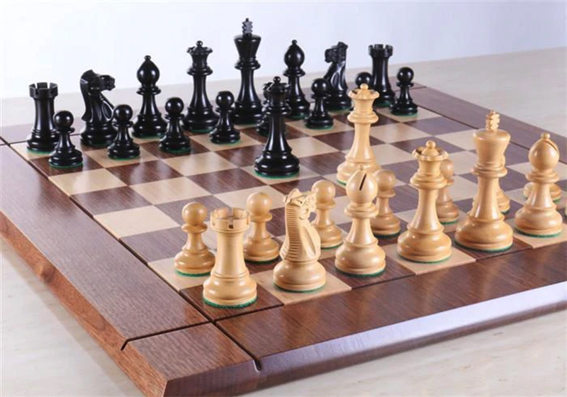 Heirloom Burnt Finish Grandmaster Chess Set – Chess House