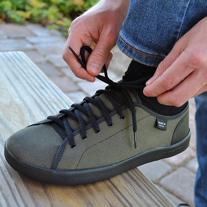 walking shoe black