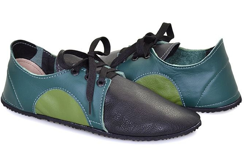 walking shoe black