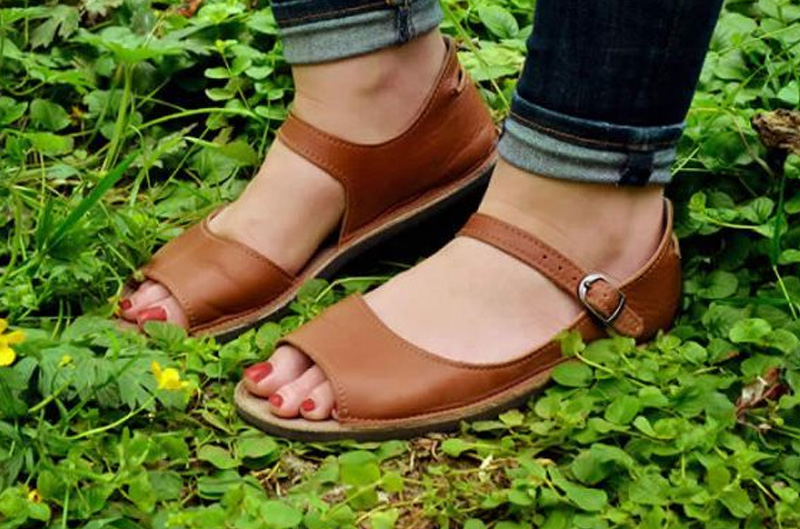 walking shoe black